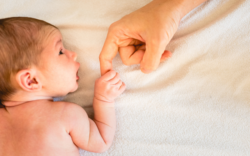 Cách chăm sóc trẻ sơ sinh 2 tuần tuổi và những lưu ý quan trọng
